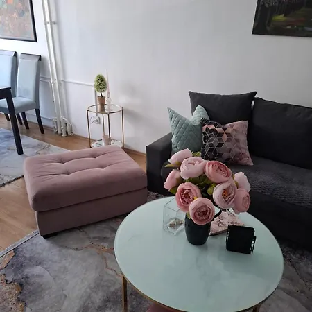 Ruby - Ideal Rest Spot After Exploring Apartman Szarajevó