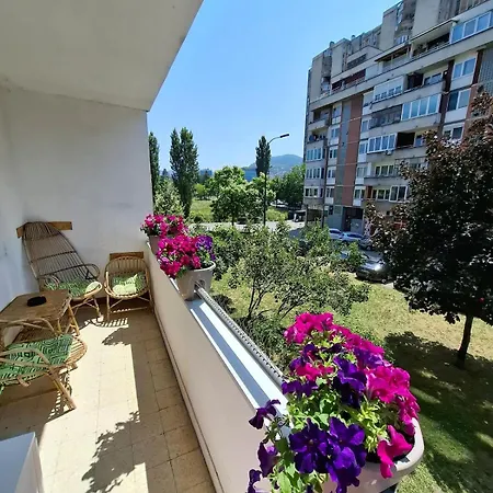 Ruby - Ideal Rest Spot After Exploring Szarajevó